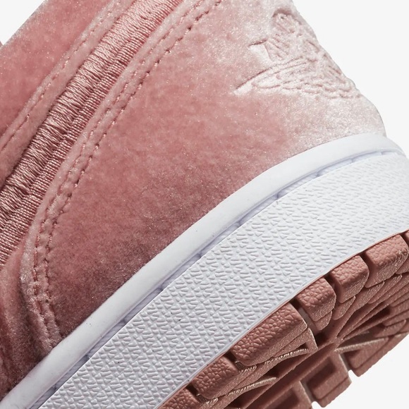 Nike Air Jordan 1 Low SE sizes woman’s 8 or 10 - Picture 5 of 10